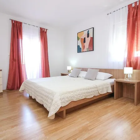Apartament Lotta *