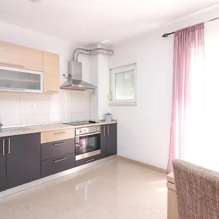 Lotta Apartment